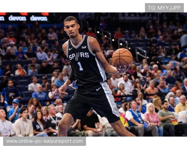 NBA马刺新秀展示惊人封盖能力 NBA马刺新秀展示惊人封盖能力