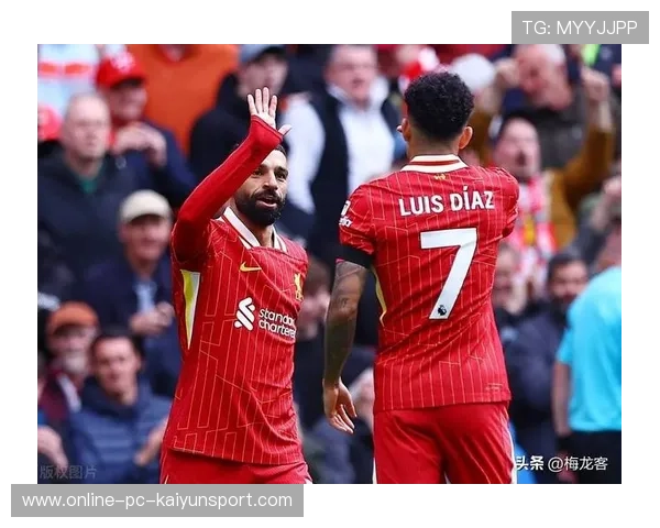 利物浦禁区制造混乱，萨拉赫抢先起脚