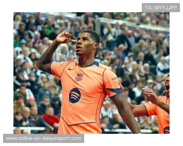 巴萨球迷起立致敬！拉什福德创造罕见一幕，拉什福德 巴萨